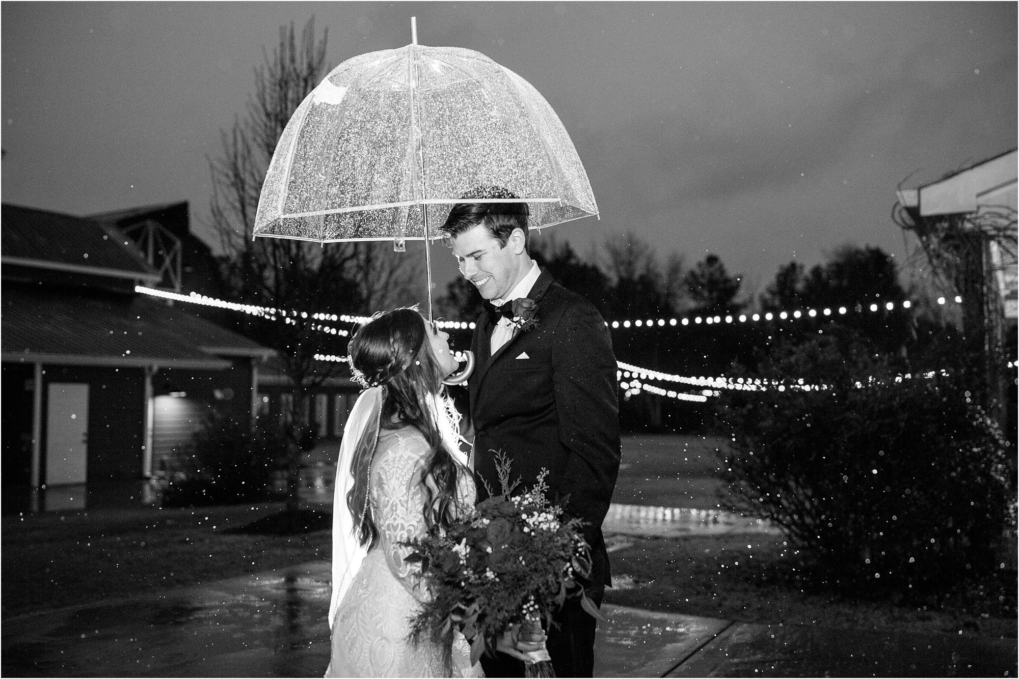 9 oaks farm wedding stephaniegorephoto.com december christmas wedding rain